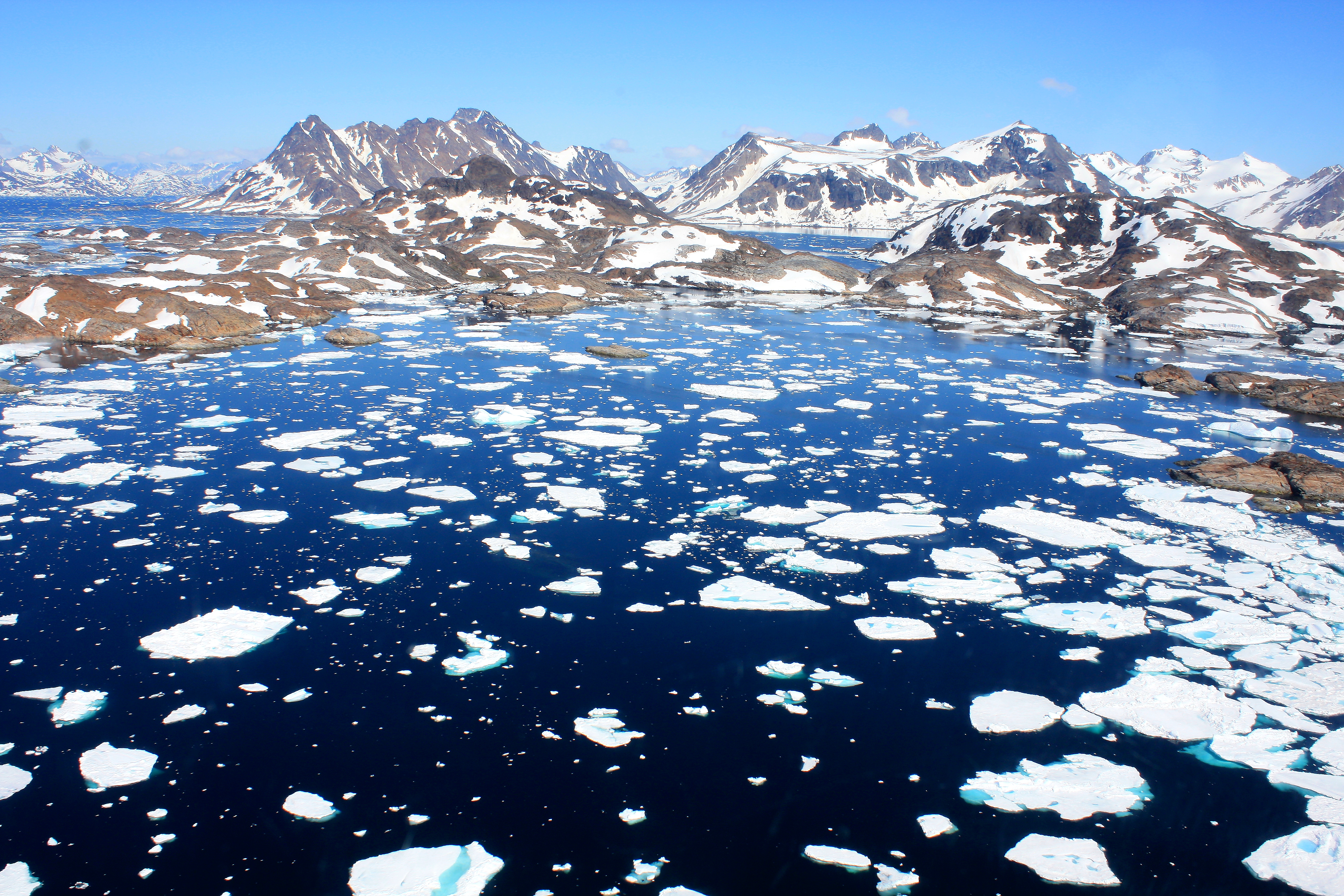 Экологические проблемы северного ледовитого океана. Таяние ледников в Арктике. Таяние ледников глобальное потепление. Таяние льдов арктических пустынь. Таяние льдов в Арктике.